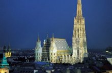 St Stephen's Cathedral in Vienna by night