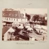 Edmund Tietz: Wartende Fuhrwerke vor dem Linienamtsgebäude an der Matzleinsdorfer Linie, um 1895